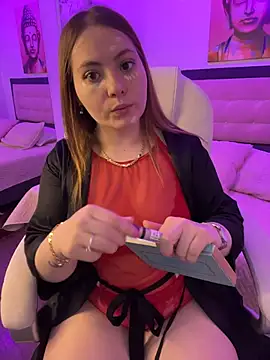 Snapshot of kattee_adams chatting on October 28, 2025, 1:32 pm kattee adams online show from October 28, 2025, 1:32 pm