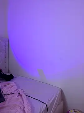 Snapshot of emi_star chatting on December 19, 2025, 12:14 am emi star online show from December 19, 2025, 12:14 am