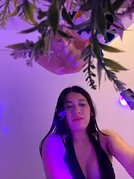 Snapshot of emi_star chatting on October 29, 2025, 10:20 pm emi star online show from October 29, 2025, 10:20 pm