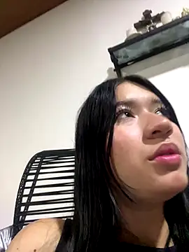 Snapshot of emi_star chatting on November 17, 2025, 12:58 am emi star online show from November 17, 2025, 12:58 am