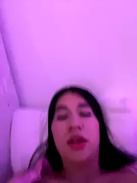 Snapshot of emi_star chatting on October 23, 2025, 10:52 pm emi star online show from October 23, 2025, 10:52 pm