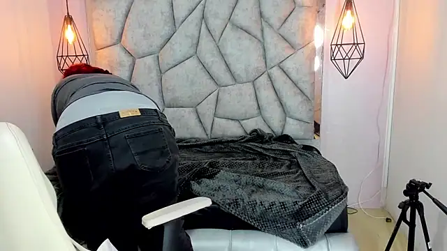 Addyy 02 online show from April 6, 2026, 7:15 pm