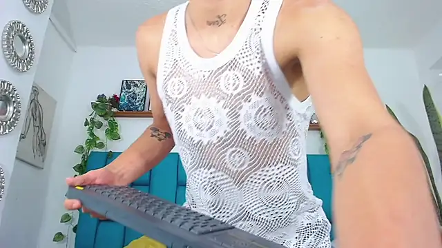 Snapshot of Brian_hot chatting on October 29, 2025, 10:31 pm Brian hot online show from October 29, 2025, 10:31 pm