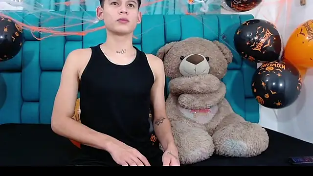 Snapshot of Brian_hot chatting on October 26, 2025, 12:05 pm Brian hot online show from October 26, 2025, 12:05 pm