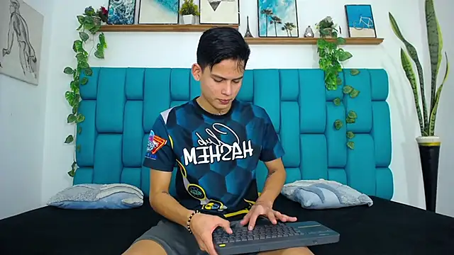 Snapshot of Brian_hot chatting on November 4, 2025, 4:44 pm Brian hot online show from November 4, 2025, 4:44 pm