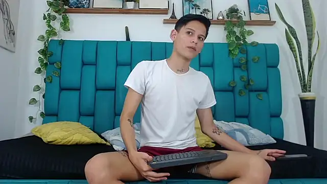 Snapshot of Brian_hot chatting on October 30, 2025, 12:14 pm Brian hot online show from October 30, 2025, 12:14 pm