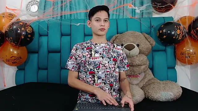 Snapshot of Brian_hot chatting on October 25, 2025, 12:04 pm Brian hot online show from October 25, 2025, 12:04 pm