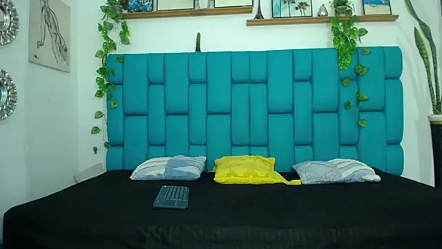 Snapshot of Brian_hot chatting on November 1, 2025, 7:52 pm Brian hot online show from November 1, 2025, 7:52 pm