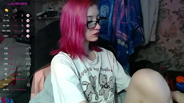 Snapshot of Dreamy_Red_Girl chatting on October 20, 2025, 3:19 am Dreamy Red Girl online show from October 20, 2025, 3:19 am