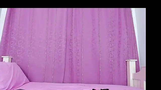 Snapshot of nahomy_smiith chatting on November 7, 2025, 6:56 pm nahomy smiith online show from November 7, 2025, 6:56 pm