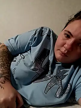 Snapshot of XLisaBlueXs_ chatting on October 16, 2025, 7:00 pm XLisaBlueXs online show from October 16, 2025, 7:00 pm
