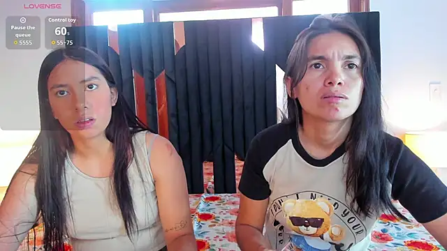 Snapshot of Sofy_and_Mia chatting on November 20, 2025, 12:28 pm Sofy and Mia online show from November 20, 2025, 12:28 pm