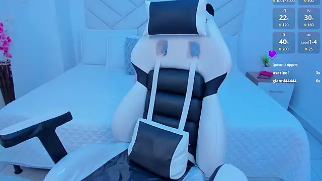 sabrina f0xx online show from February 24, 2026, 5:41 am