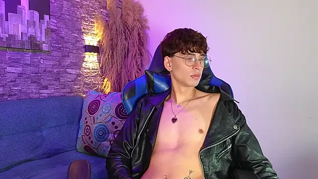 Snapshot of demianmoon chatting on October 14, 2025, 2:28 pm demianmoon online show from October 14, 2025, 2:28 pm