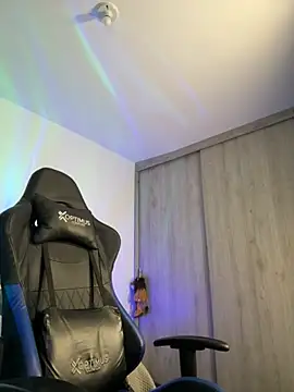 Dave-Max01 online show from November 14, 2025, 10:30 am