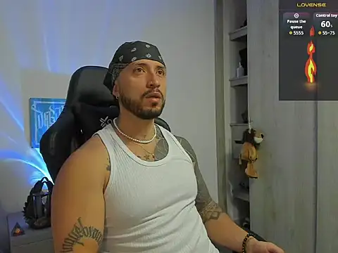 Dave-Max01 online show from October 10, 2025, 11:11 am