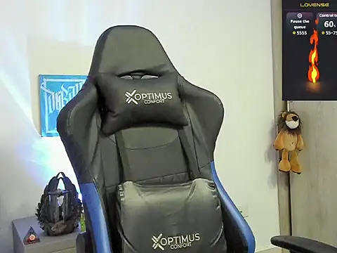 Dave-Max01 online show from October 9, 2025, 1:22 pm