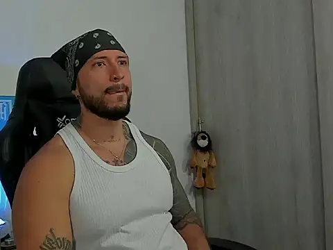 Dave-Max01 online show from October 6, 2025, 5:46 pm