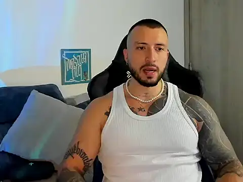 Dave-Max01 online show from November 8, 2025, 2:37 am