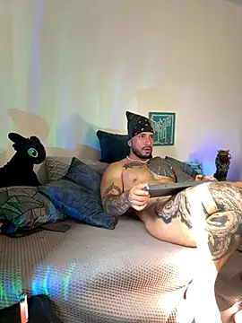 Dave-Max01 online show from November 11, 2025, 2:01 pm