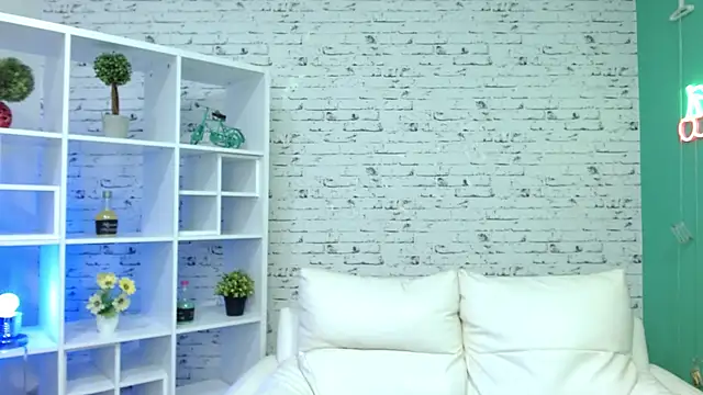 hannahjackson  online show from October 30, 2025, 11:41 am