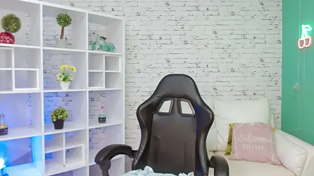 hannahjackson  online show from November 27, 2025, 11:21 am