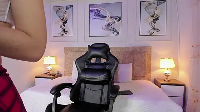 celeste collins  online show from December 3, 2025, 11:42 am