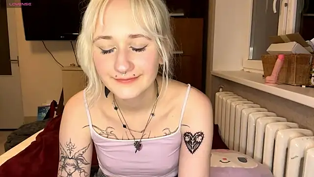 Ulemonala Cute online show from November 19, 2025, 6:52 pm