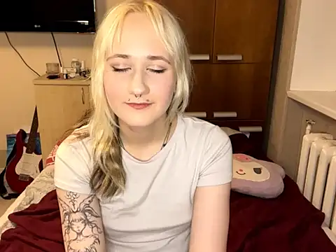 Snapshot of Ulemonala_Cute chatting on October 19, 2025, 6:21 pm Ulemonala Cute online show from October 19, 2025, 6:21 pm
