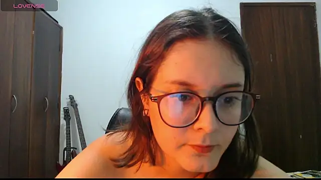 Snapshot of CarlaLorez chatting on December 14, 2025, 10:26 pm CarlaLorez online show from December 14, 2025, 10:26 pm