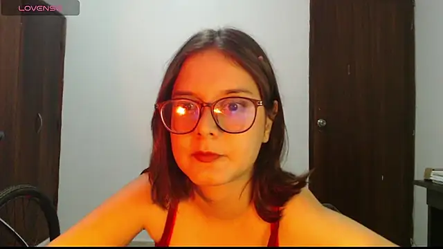 Snapshot of CarlaLorez chatting on October 15, 2025, 10:18 pm CarlaLorez online show from October 15, 2025, 10:18 pm