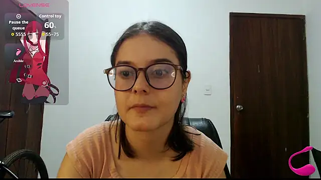 Snapshot of CarlaLorez chatting on October 20, 2025, 3:01 pm CarlaLorez online show from October 20, 2025, 3:01 pm