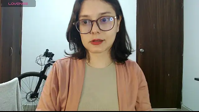 Snapshot of CarlaLorez chatting on October 23, 2025, 1:04 am CarlaLorez online show from October 23, 2025, 1:04 am