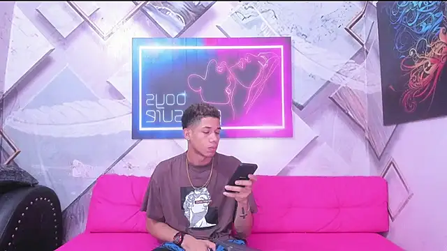 Snapshot of Little_nicoll chatting on February 7, 2026, 10:18 pm Little nicoll online show from February 7, 2026, 10:18 pm