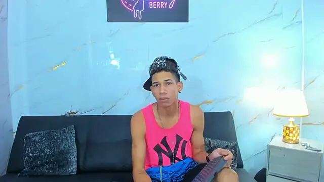 Snapshot of Little_nicoll chatting on February 20, 2026, 11:28 pm Little nicoll online show from February 20, 2026, 11:28 pm