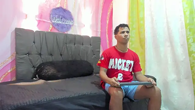 Snapshot of Raphael_LatinBoy chatting on October 14, 2025, 3:07 am Raphael LatinBoy online show from October 14, 2025, 3:07 am
