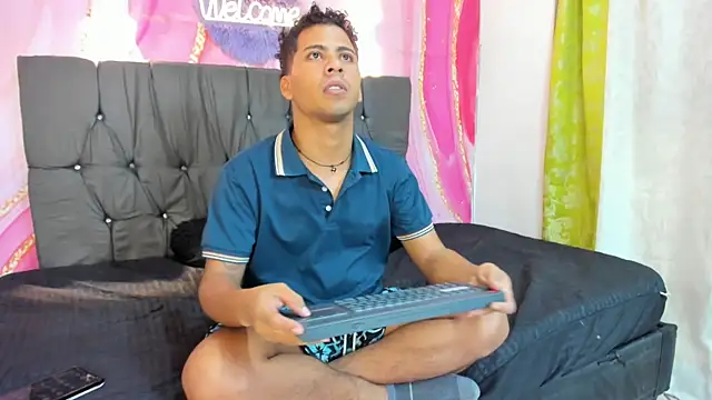 Snapshot of Raphael_LatinBoy chatting on October 11, 2025, 1:23 pm Raphael LatinBoy online show from October 11, 2025, 1:23 pm