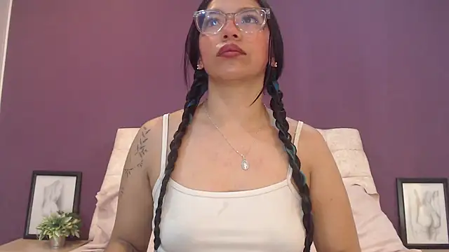 Snapshot of PaulinaColeman chatting on December 19, 2025, 3:54 am PaulinaColeman online show from December 19, 2025, 3:54 am