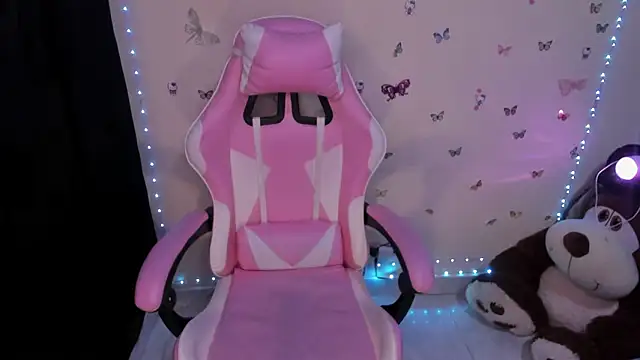 luna00bella7 online show from April 21, 2026, 12:12 am