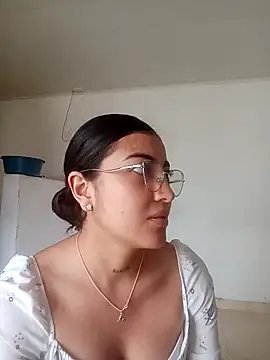 Snapshot of Camila-marinn chatting on October 17, 2025, 6:32 pm Camila-marinn online show from October 17, 2025, 6:32 pm