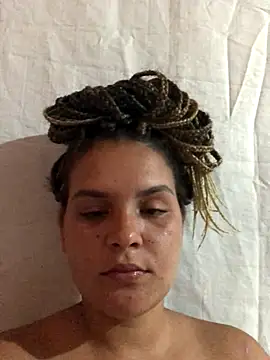 AliceXmoore online show from October 14, 2025, 1:45 pm