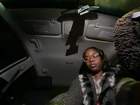 twerkaholic120 online show from March 4, 2026, 5:26 am