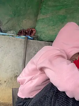 miemie-xx online show from November 3, 2025, 3:01 am