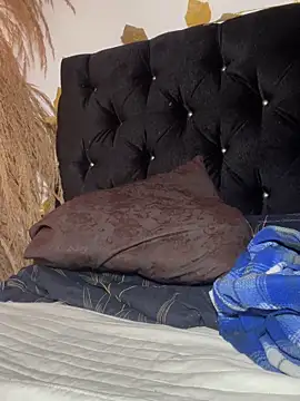 SiaraRealist online show from April 12, 2026, 7:28 pm