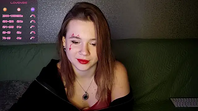 Snapshot of QuiveredFrown chatting on October 31, 2025, 12:13 pm QuiveredFrown online show from October 31, 2025, 12:13 pm