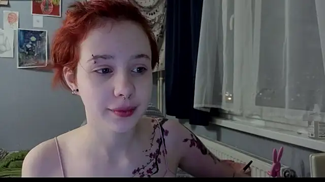 Snapshot of RubiReynnn chatting on October 19, 2025, 5:59 pm RubiReynnn online show from October 19, 2025, 5:59 pm