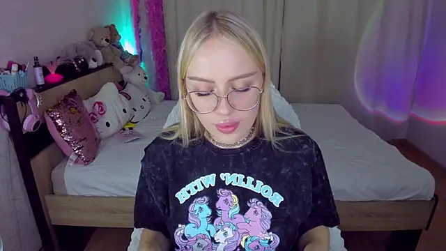 CeaneLino online show from October 18, 2025, 7:38 pm