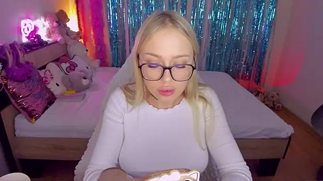 CeaneLino online show from October 31, 2025, 8:05 pm