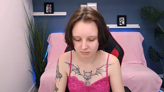 Snapshot of PeachyDream_ chatting on October 12, 2025, 6:15 am PeachyDream online show from October 12, 2025, 6:15 am