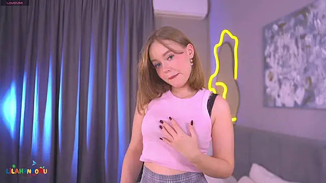 lorapalmerry online show from December 1, 2025, 2:07 pm